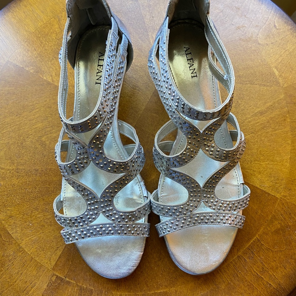 Women’s metallic sandals 7.5 Alfani